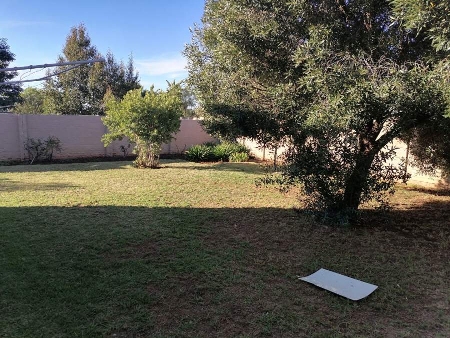 2 Bedroom Property for Sale in Langenhovenpark Free State